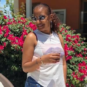 Meet your Posher, Alicia